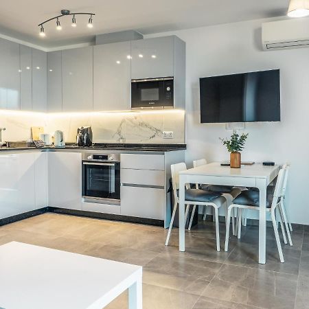 Brand New Studio Near The Beach, ยิบรอลตาร์ ภายนอก รูปภาพ