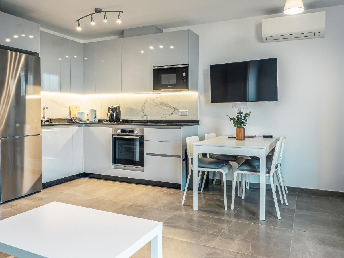 Brand New Studio Near The Beach, ยิบรอลตาร์ ภายนอก รูปภาพ